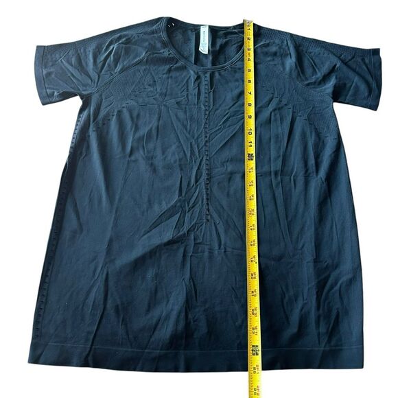 Athleta Women’s M Short Sleeve Foothill Perforated Tee‎ Shirt Black Running Gym - Picture 8 of 9